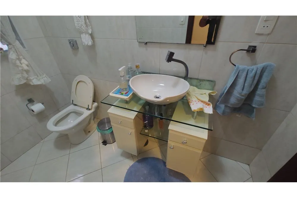 Casa, 4 quartos, 245 m² - Foto 1