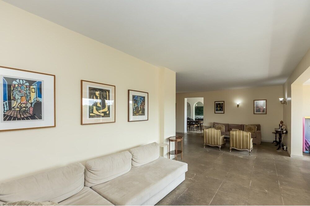 Casa à venda com 3 quartos, 379m² - Foto 1
