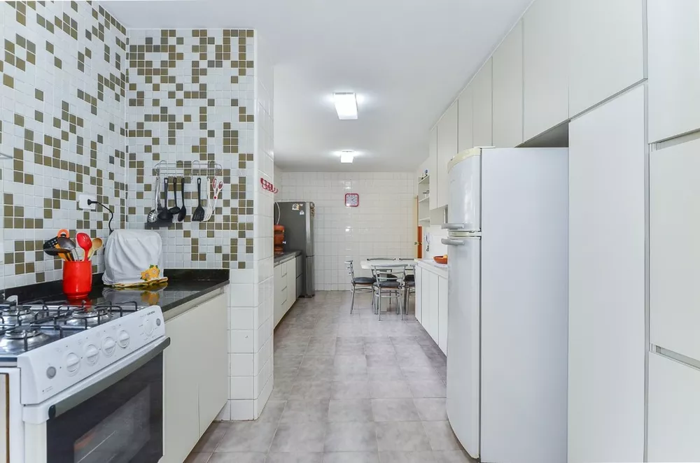 Apartamento à venda com 3 quartos, 198m² - Foto 6