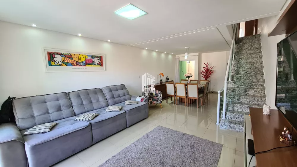 Casa à venda com 3 quartos, 199m² - Foto 1