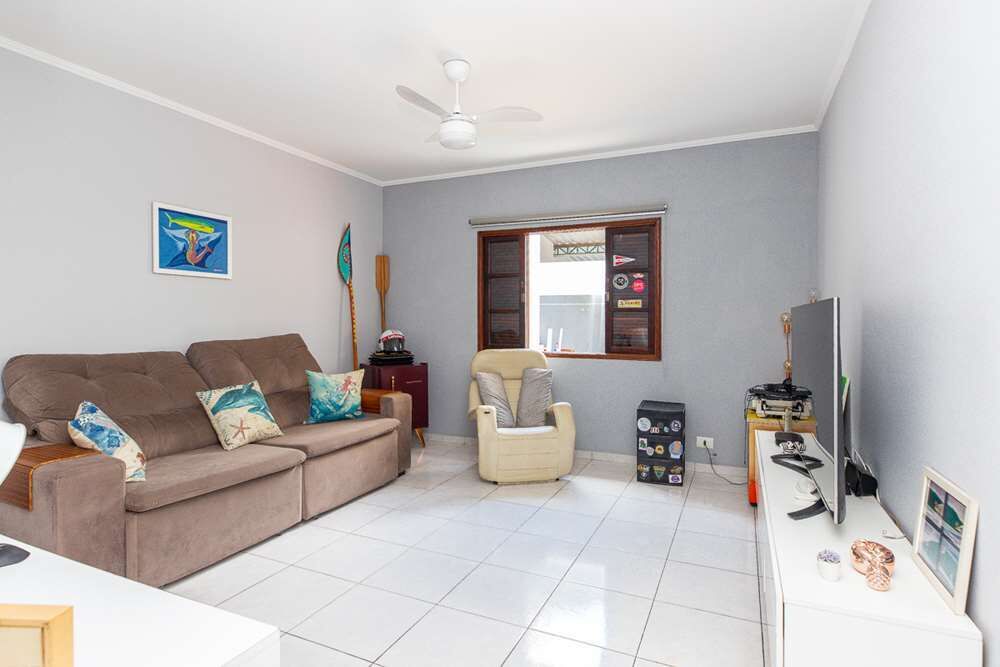 Casa à venda com 4 quartos, 214m² - Foto 1
