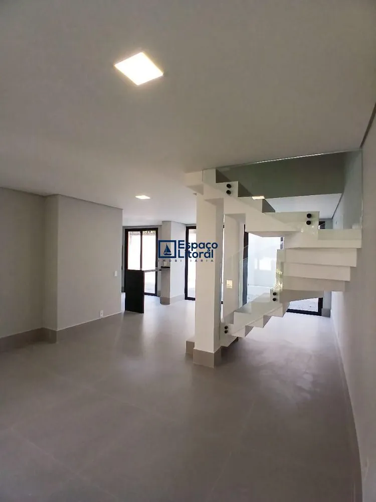 Casa, 5 quartos, 176 m² - Foto 2