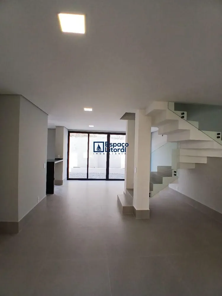Casa, 5 quartos, 176 m² - Foto 1