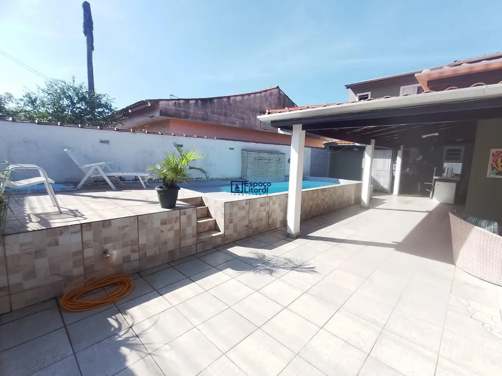 Casa, 4 quartos, 243 m² - Foto 1