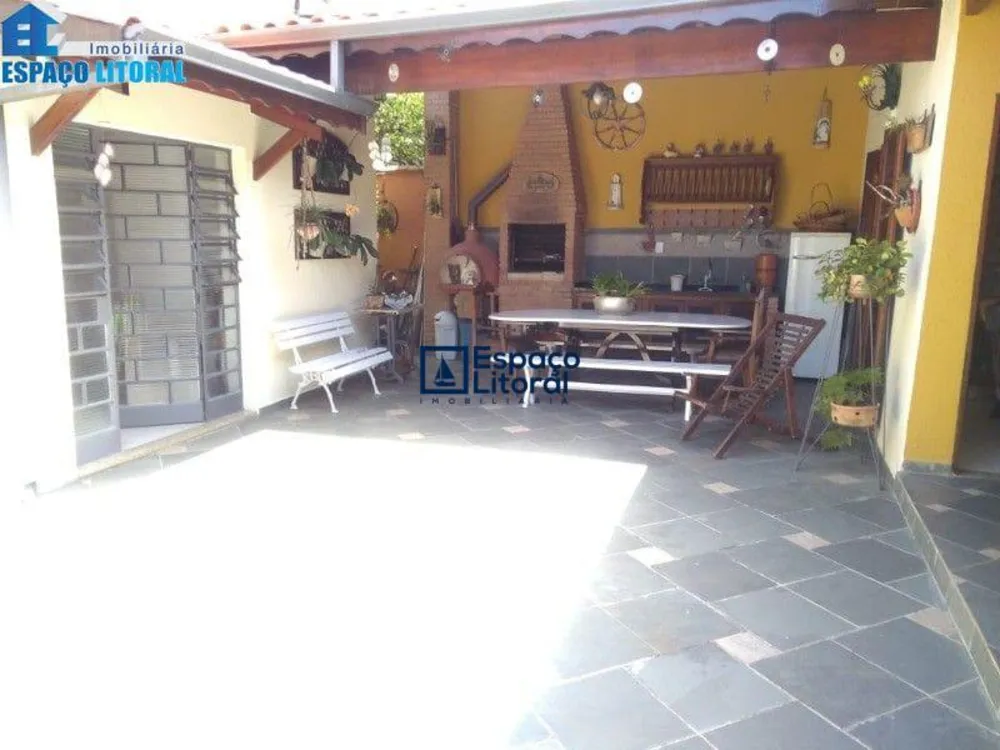Casa, 5 quartos, 220 m² - Foto 1