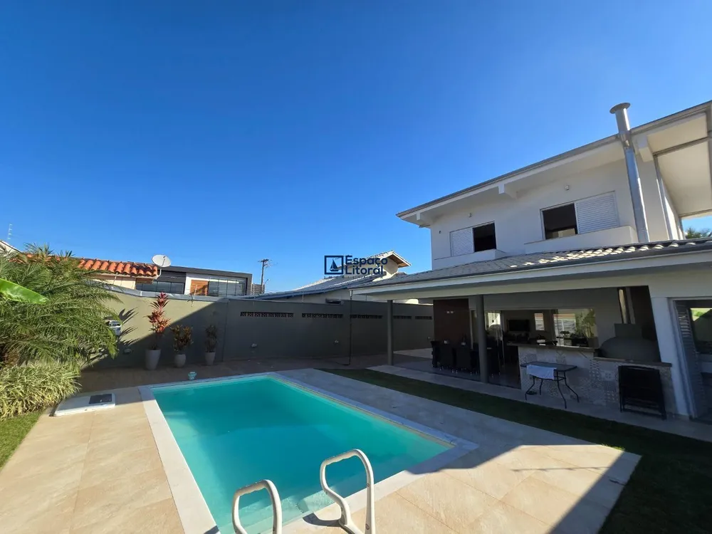 Casa, 4 quartos, 242 m² - Foto 1