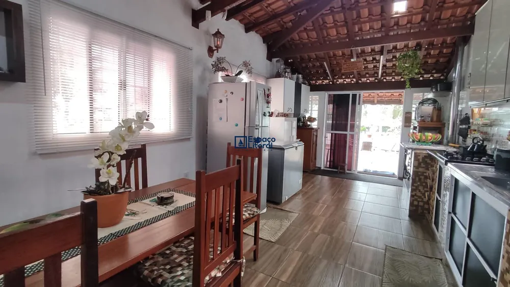 Casa, 3 quartos, 244 m² - Foto 1