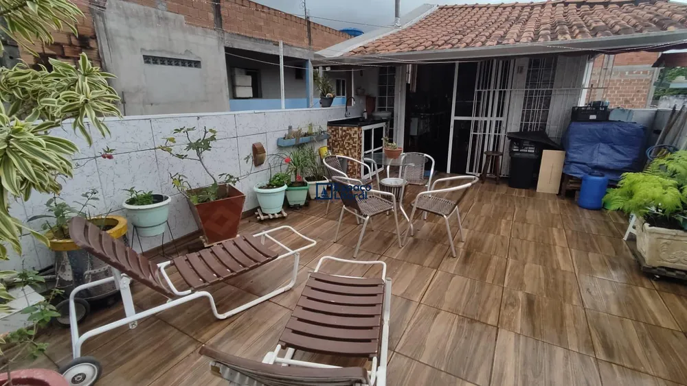 Casa, 3 quartos, 244 m² - Foto 2