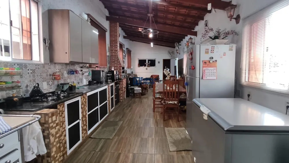 Casa, 3 quartos, 244 m² - Foto 1
