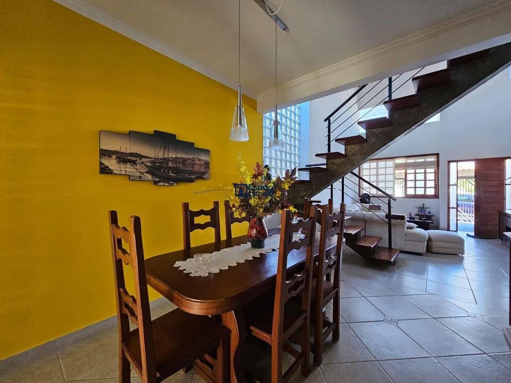 Casa, 4 quartos, 327 m² - Foto 1
