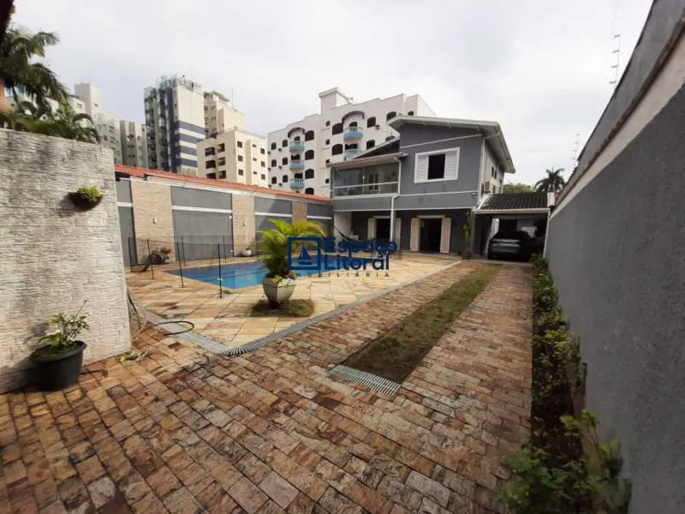 Casa, 4 quartos, 268 m² - Foto 2