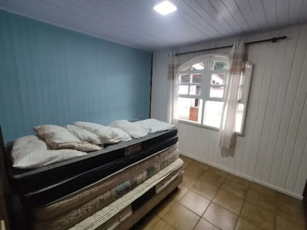 Casa, 4 quartos, 236 m² - Foto 1