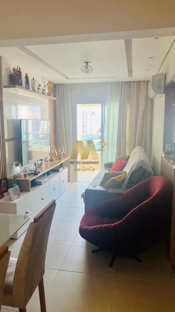 Apartamento à venda com 2 quartos, 70m² - Foto 2