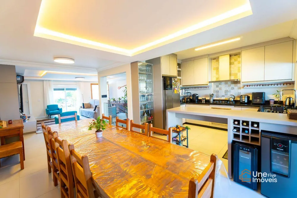 Sobrado, 3 quartos, 241 m² - Foto 2
