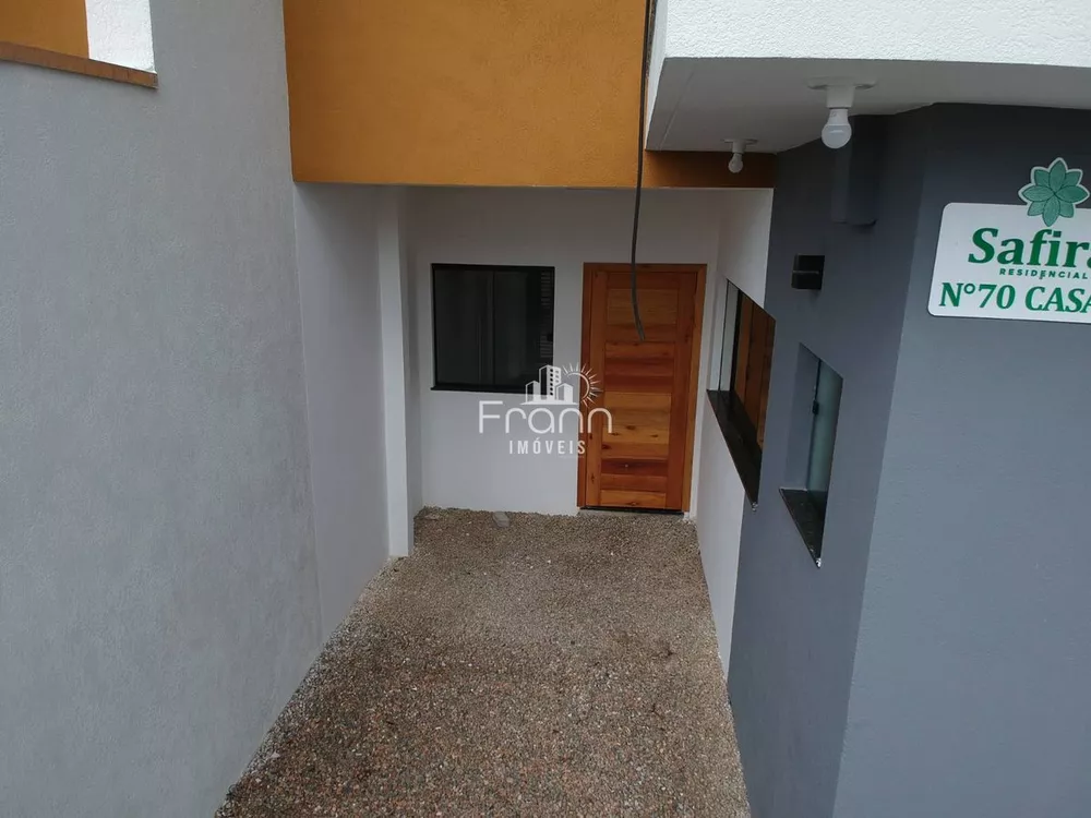 Casa à venda com 2 quartos, 76m² - Foto 2