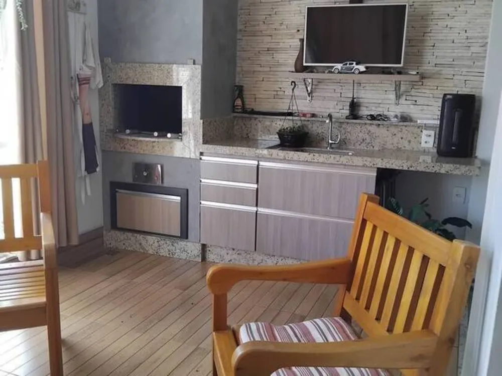 Casa, 6 quartos, 143 m² - Foto 1