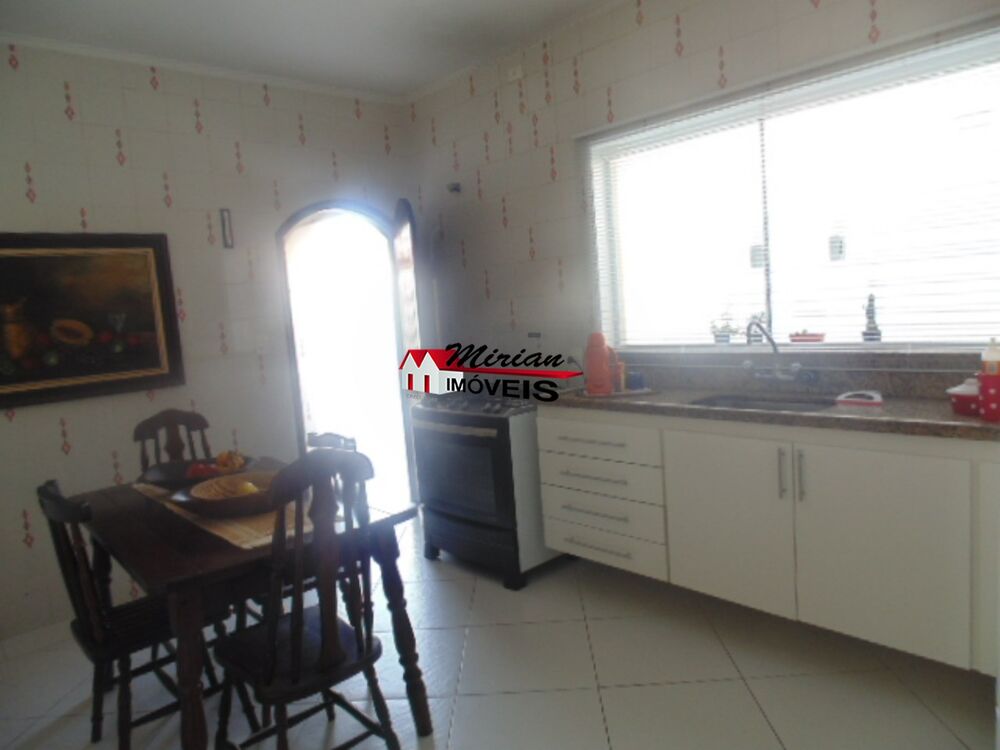 Casa à venda com 4 quartos, 200m² - Foto 6