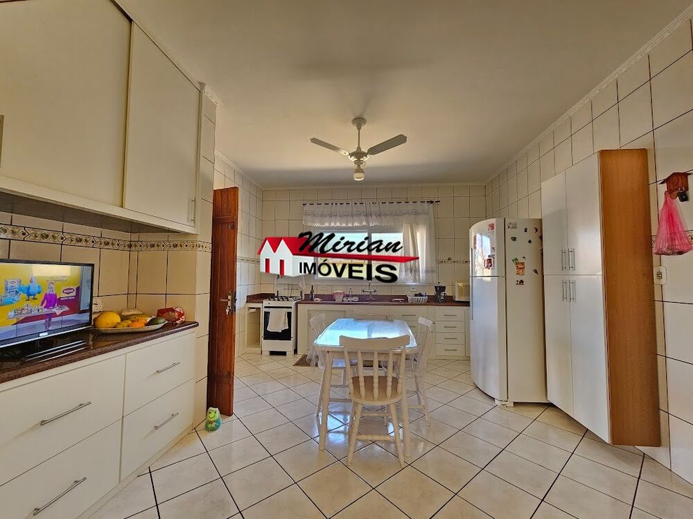 Casa à venda com 3 quartos, 160m² - Foto 4