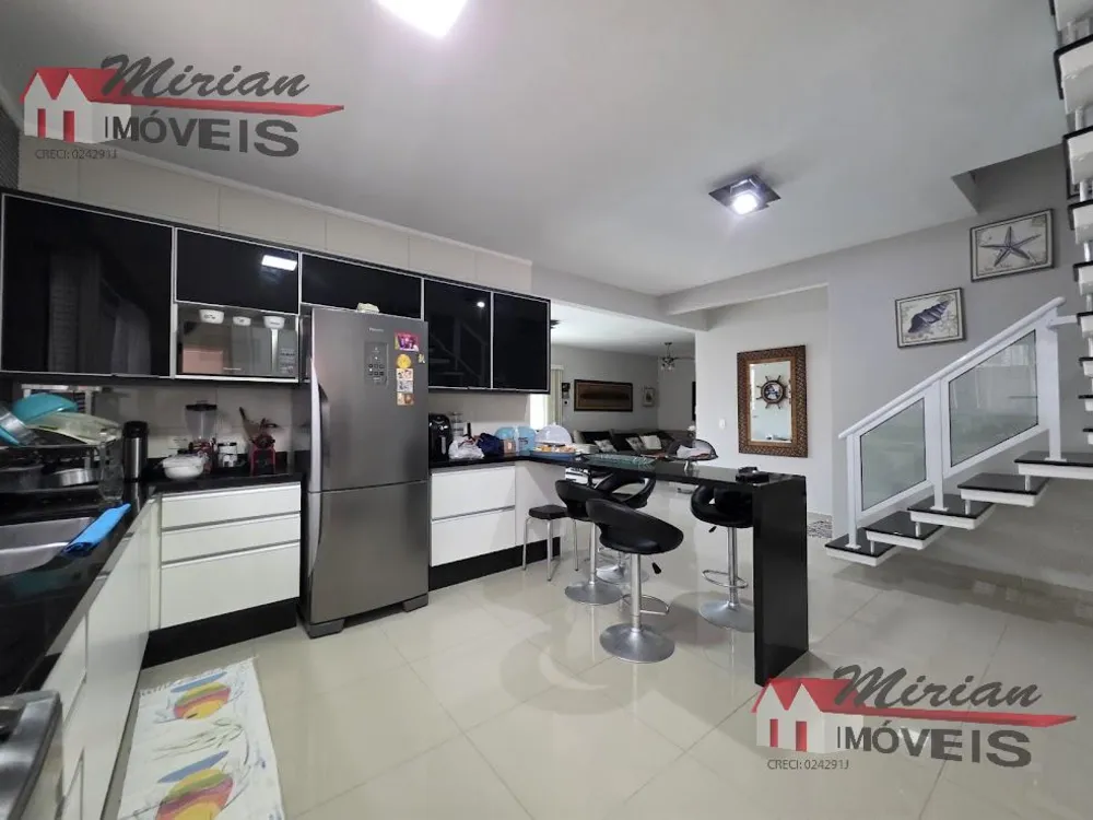 Sobrado, 5 quartos, 450 m² - Foto 2