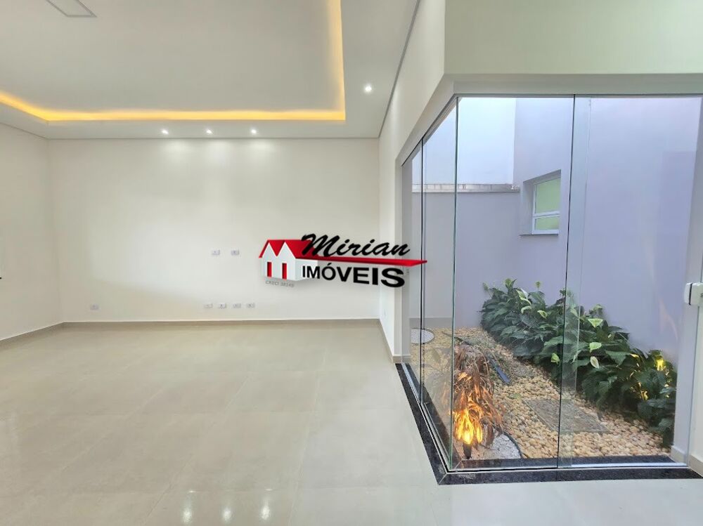 Casa à venda com 3 quartos, 135m² - Foto 1