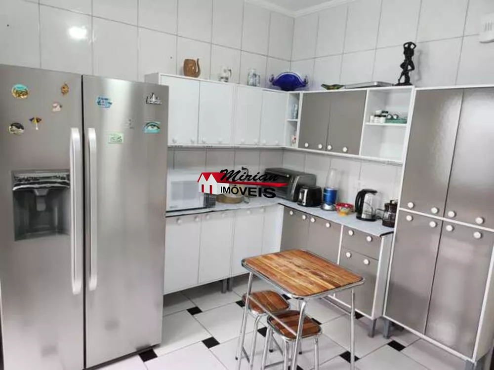 Casa à venda com 3 quartos, 180m² - Foto 4