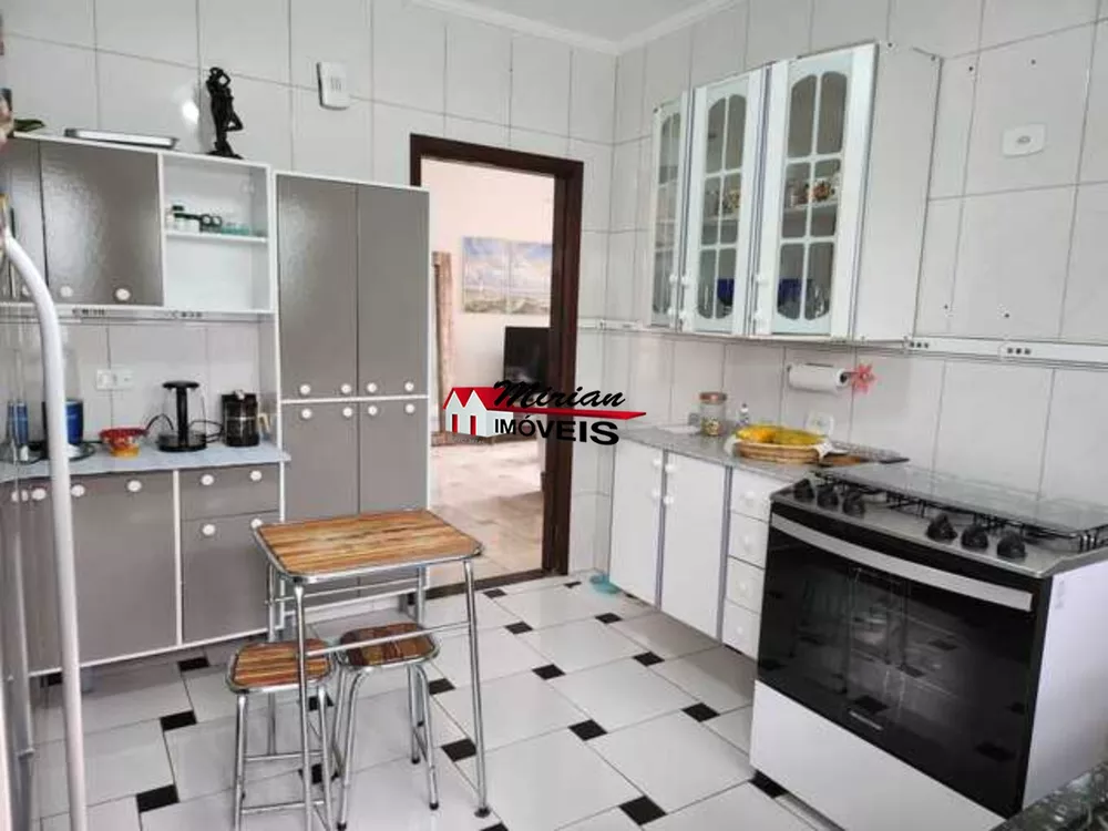 Casa à venda com 3 quartos, 180m² - Foto 5