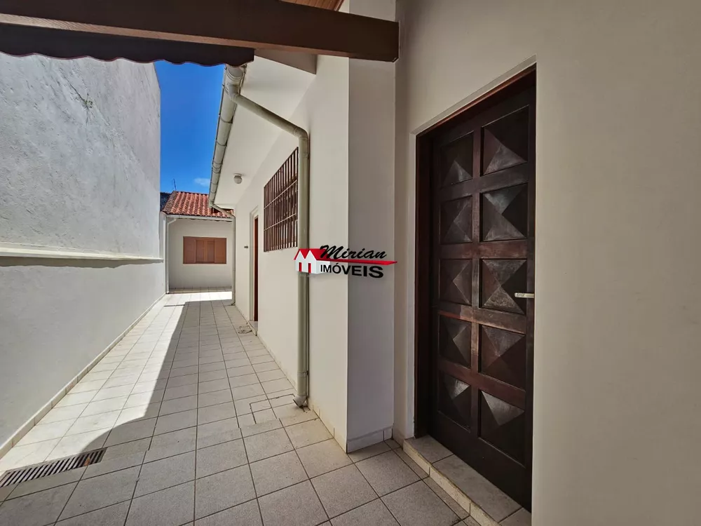 Casa à venda com 3 quartos, 130m² - Foto 4