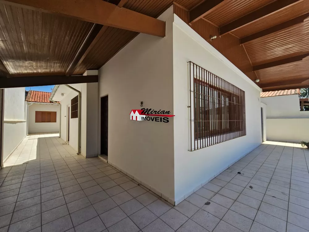 Casa à venda com 3 quartos, 130m² - Foto 3