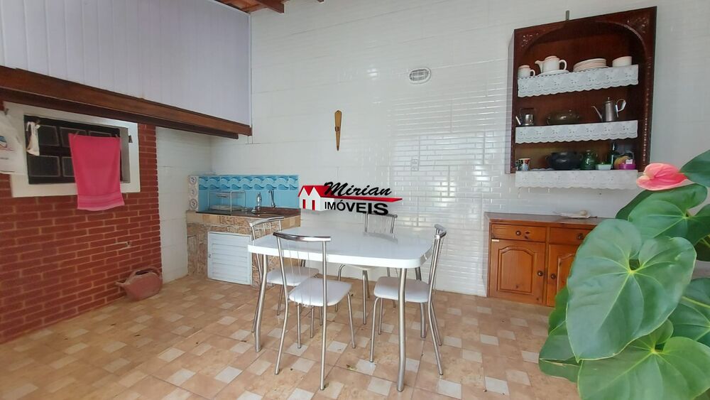 Casa à venda com 3 quartos - Foto 1