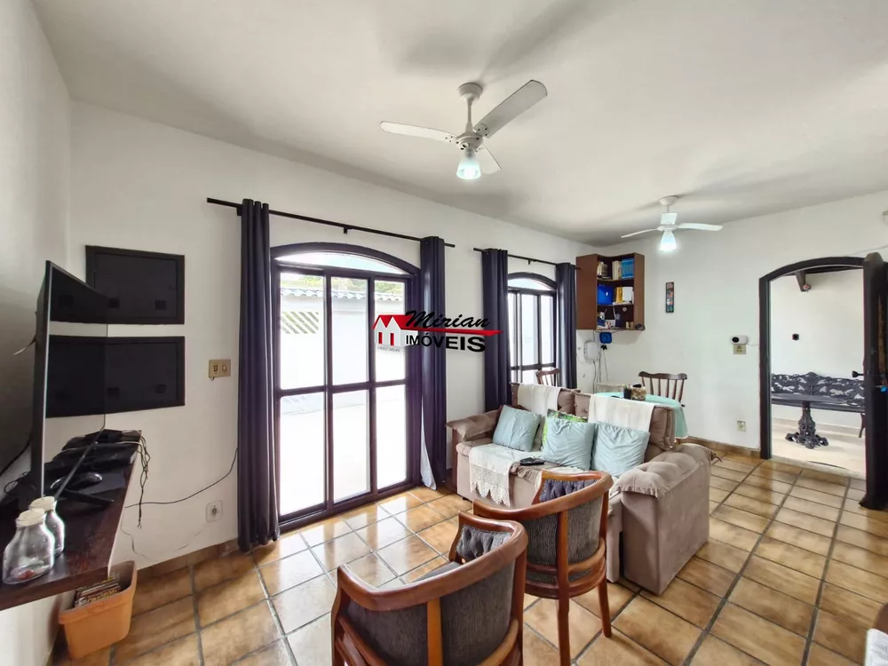 Casa à venda com 5 quartos, 270m² - Foto 2