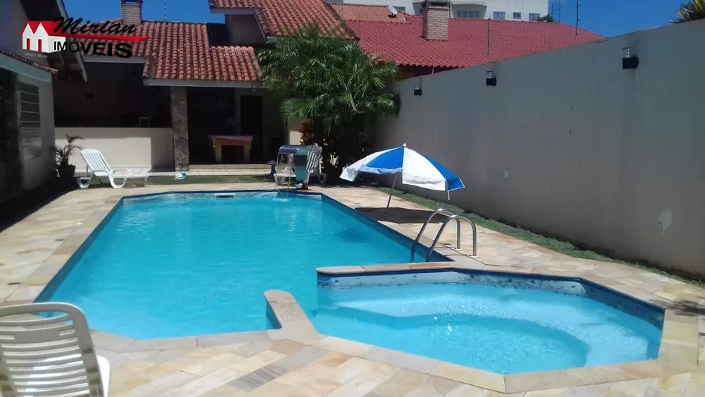 Sobrado à venda com 3 quartos, 500m² - Foto 2