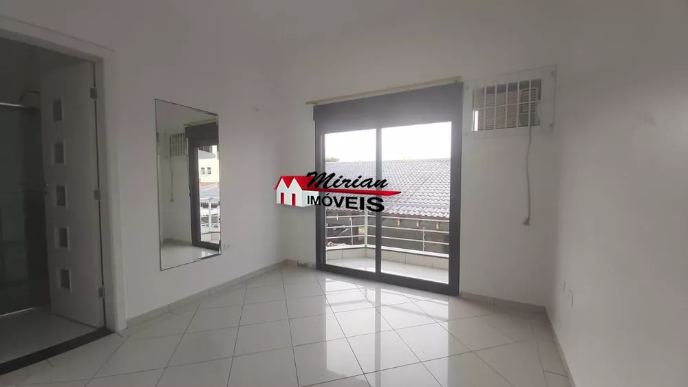 Sobrado à venda com 5 quartos, 250m² - Foto 2