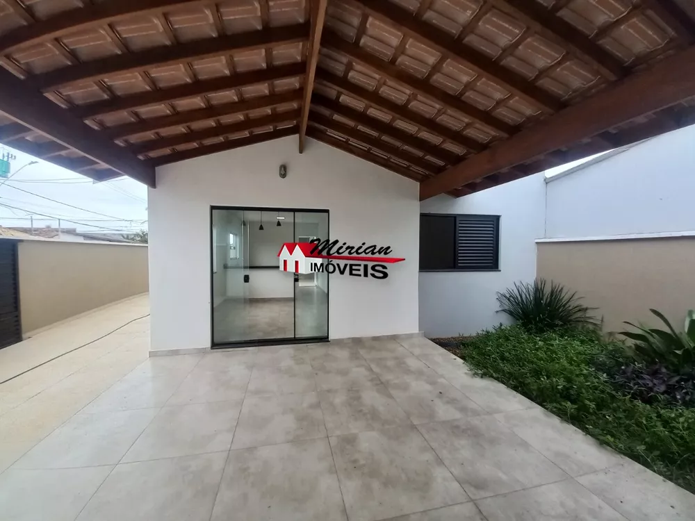 Casa à venda com 2 quartos, 81m² - Foto 2