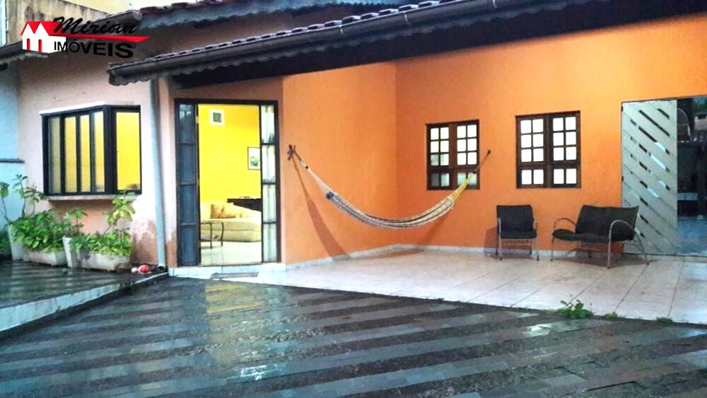 Casa à venda com 3 quartos, 250m² - Foto 1