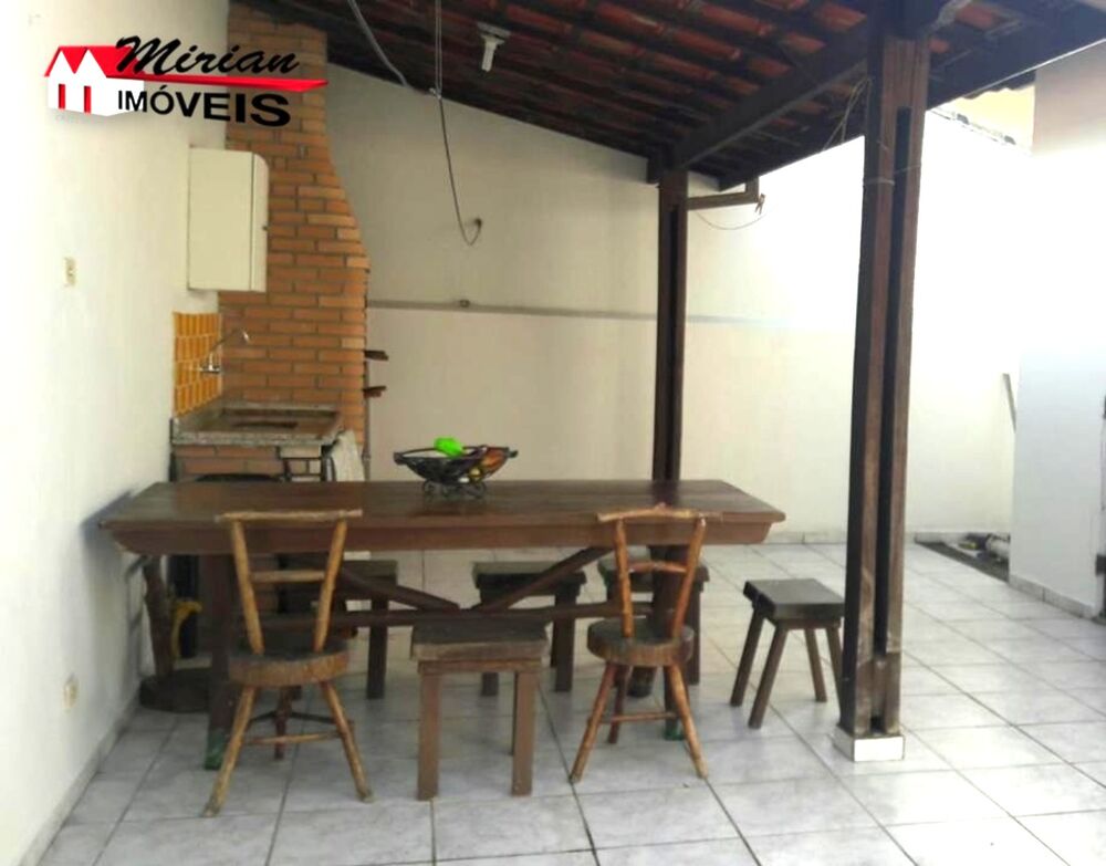 Casa à venda com 3 quartos, 250m² - Foto 7