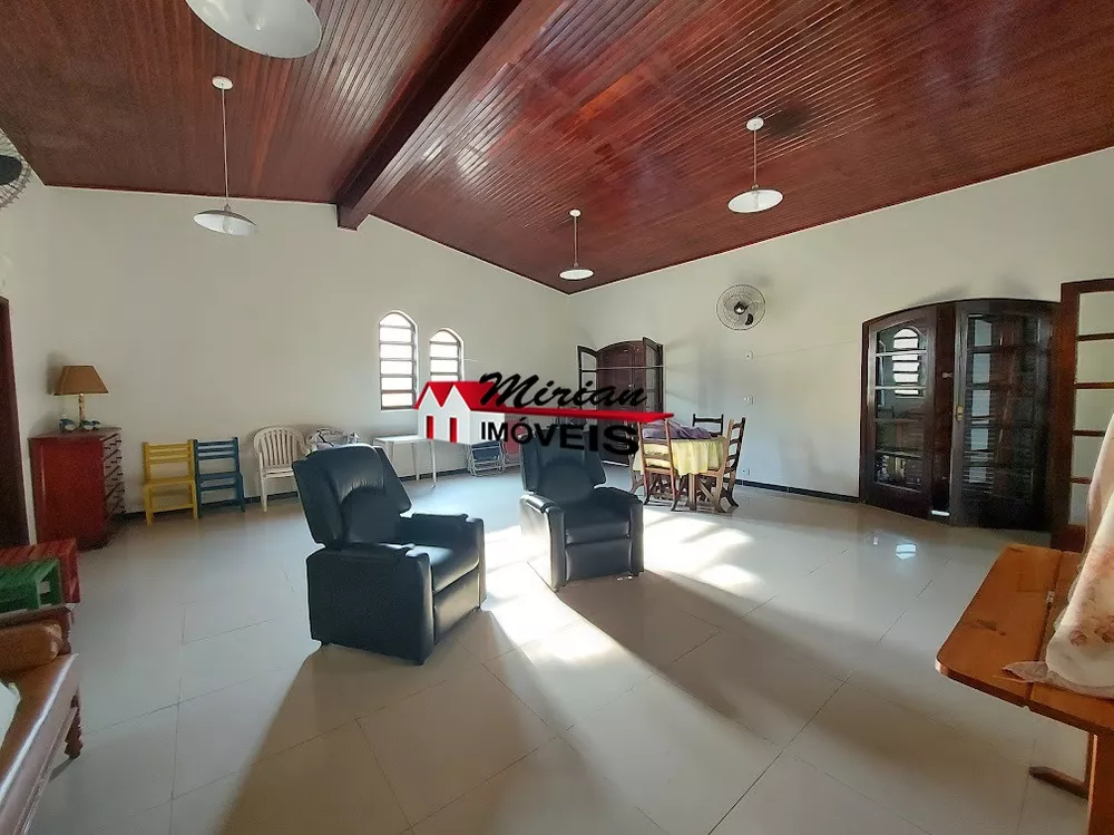 Casa à venda com 5 quartos, 240m² - Foto 8