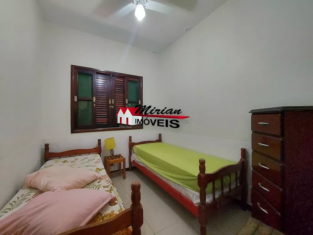 Casa à venda com 5 quartos, 240m² - Foto 2