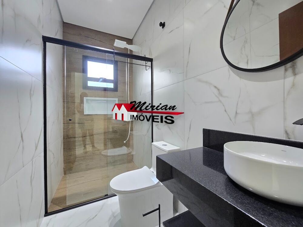 Casa à venda com 3 quartos, 250m² - Foto 1