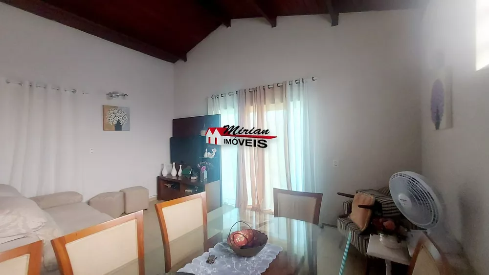 Casa à venda com 3 quartos, 121m² - Foto 2