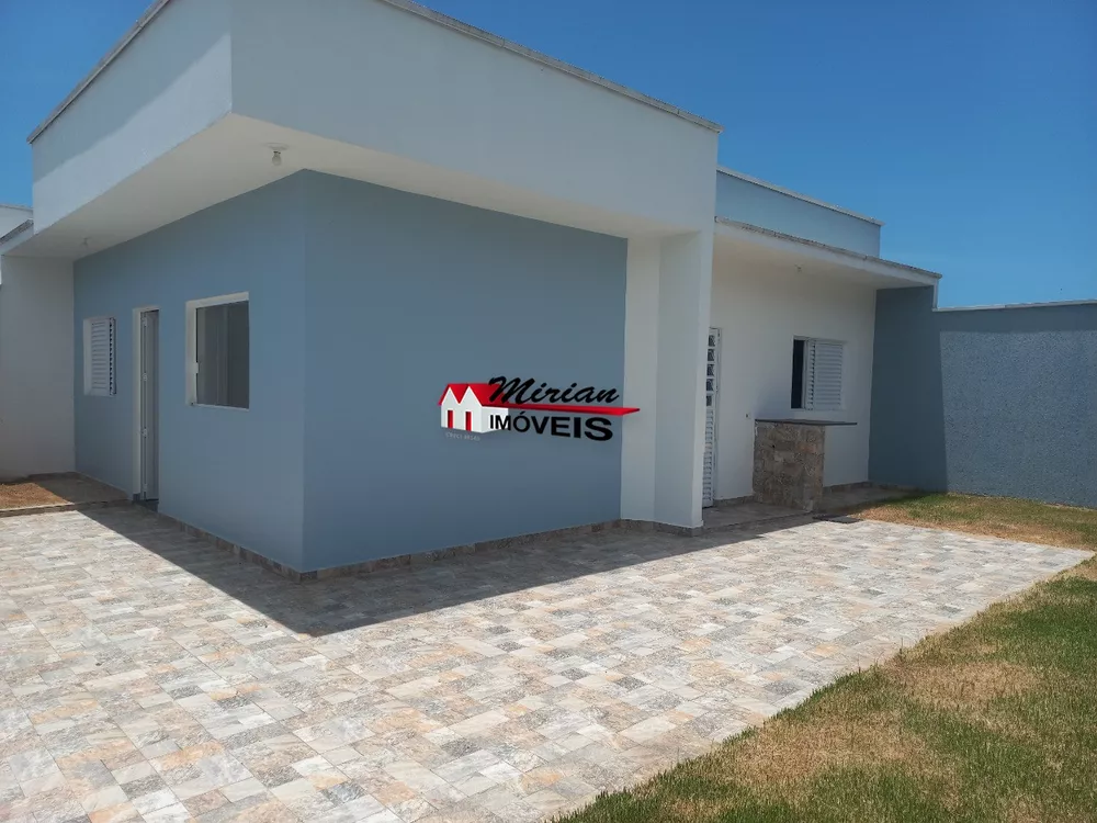 Casa à venda com 2 quartos, 75m² - Foto 1