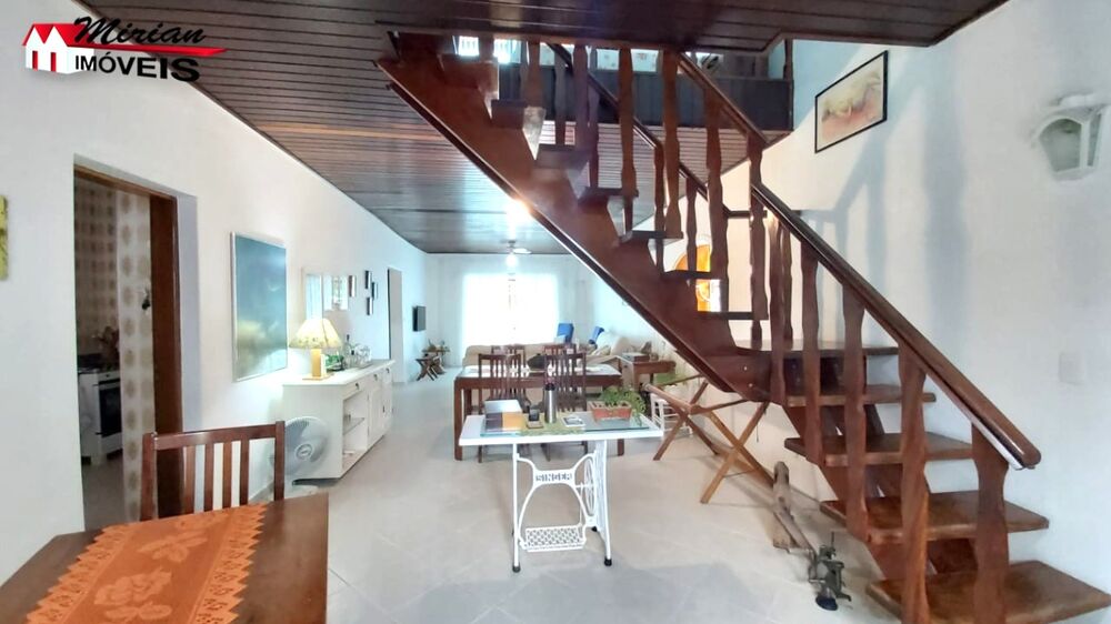Casa à venda com 2 quartos, 144m² - Foto 1