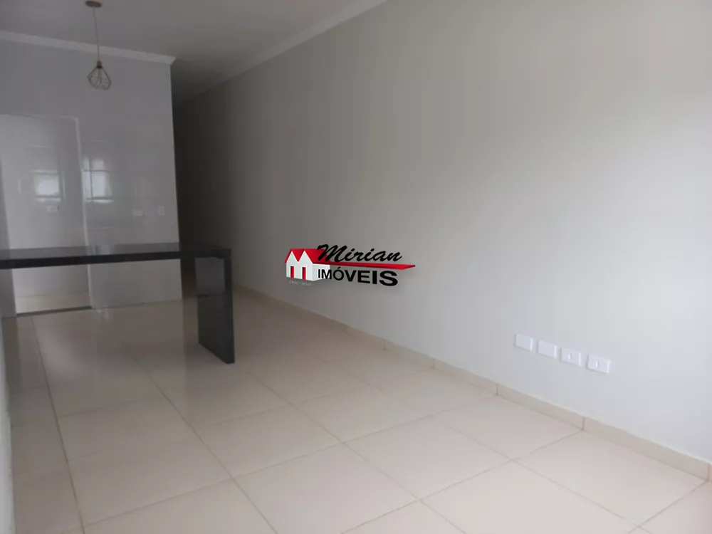 Casa à venda com 2 quartos, 70m² - Foto 4