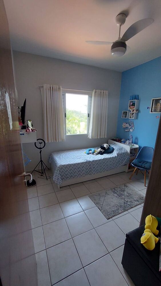 Casa de Condomínio à venda com 3 quartos, 257m² - Foto 2