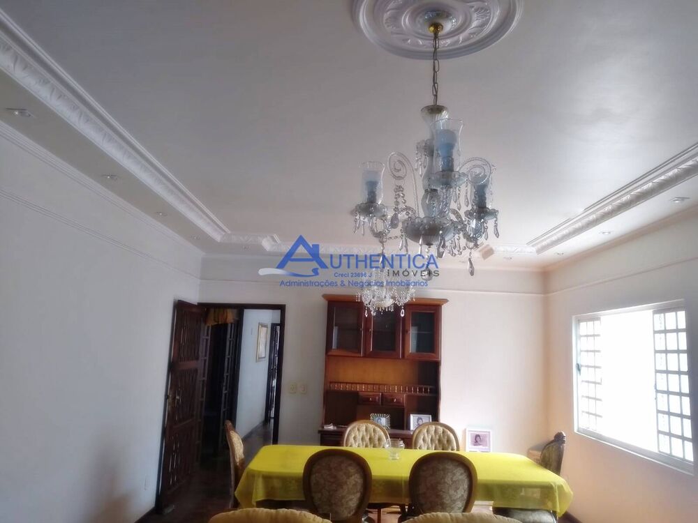 Casa à venda com 4 quartos, 318m² - Foto 2