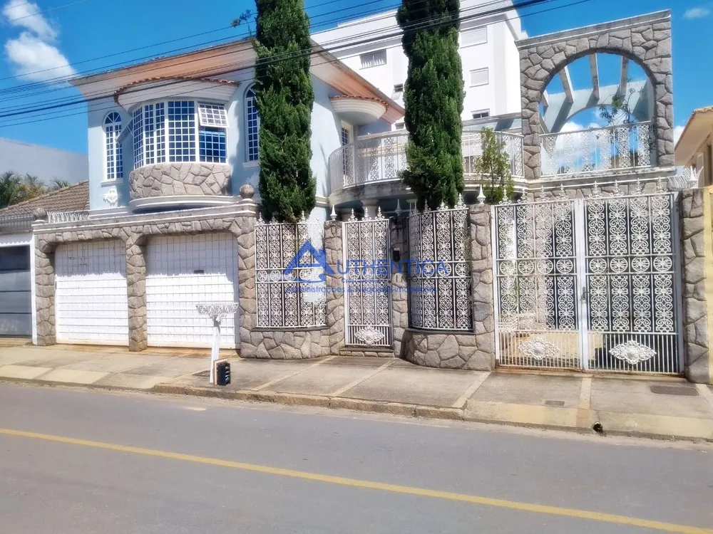 Casa, 4 quartos, 318 m² - Foto 1