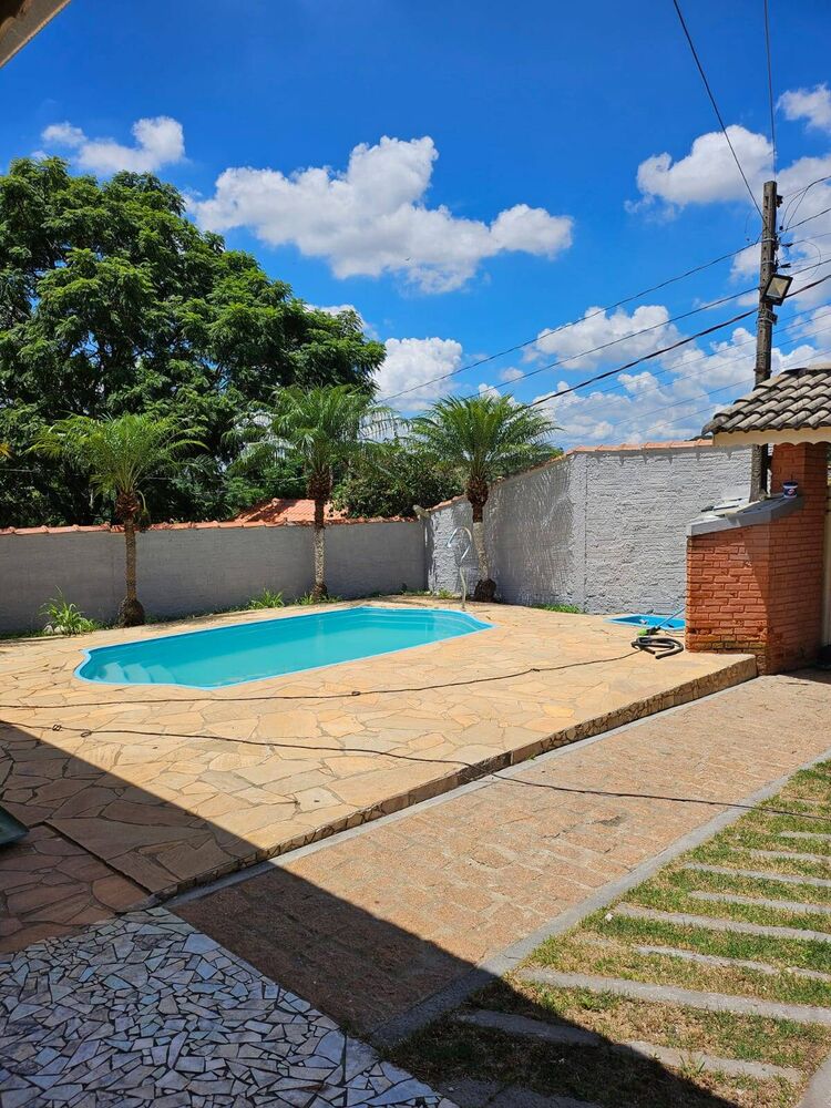 Chácara à venda com 5 quartos, 252m² - Foto 1