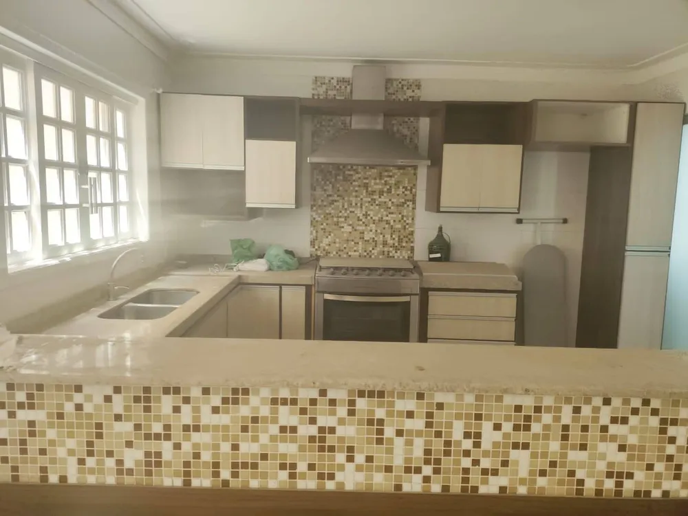Casa, 3 quartos, 235 m² - Foto 3