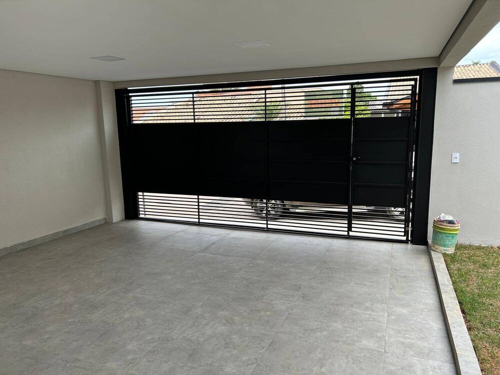 Casa à venda com 3 quartos, 250m² - Foto 1