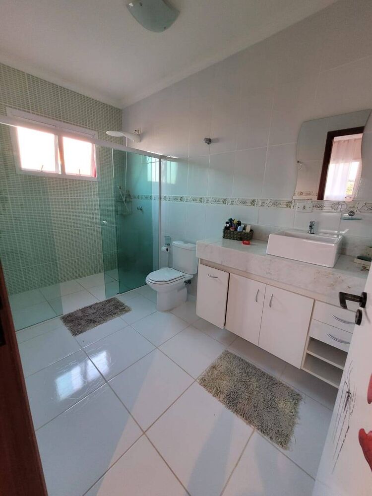 Casa de Condomínio à venda com 4 quartos, 350m² - Foto 1