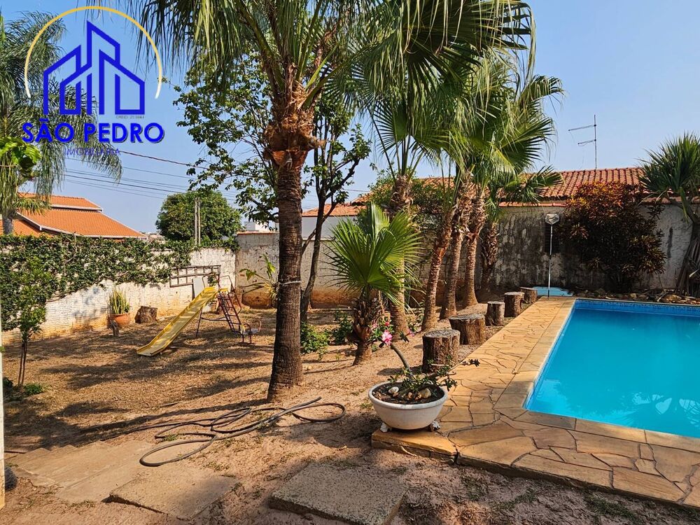 Casa à venda com 5 quartos, 228m² - Foto 2